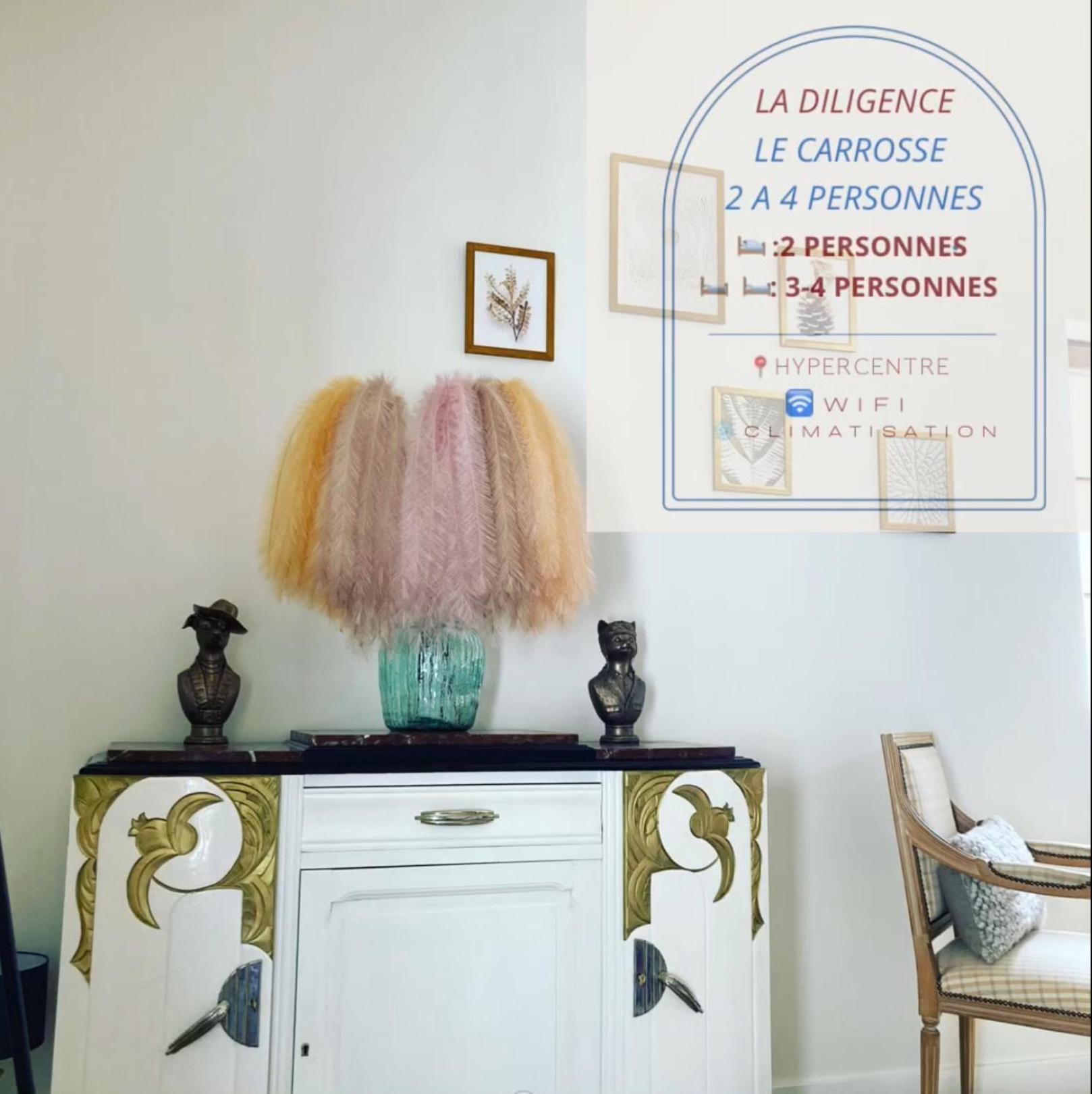 Le Carrosse Et La Diligence: Historic